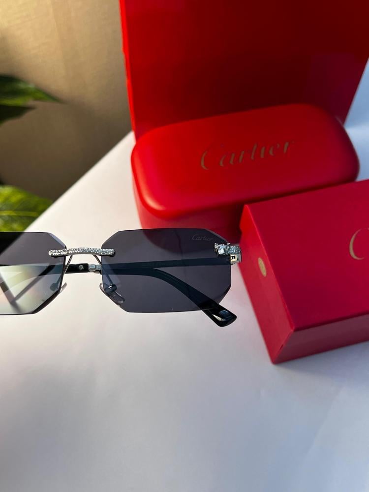 نظارة Cartier - إطار فضي- عدسه اسود