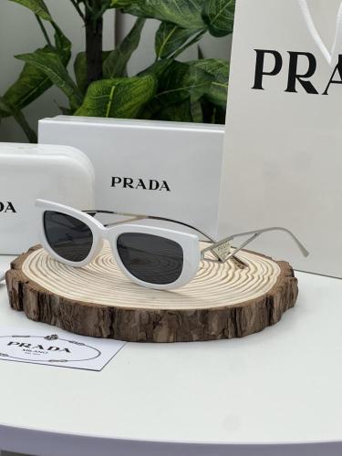 نظارة PRADA المشهوره بإيطار ابيض