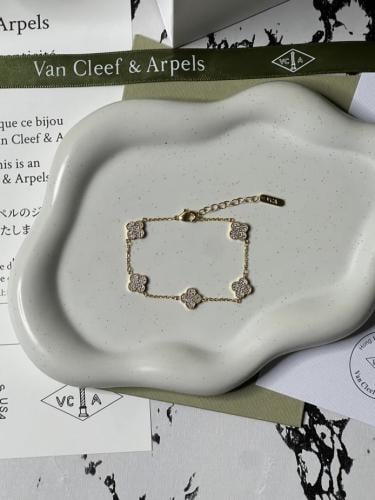 إسوارة Van cleef ذهبي -كرستالات