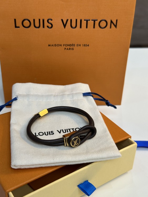 إسوارة LOUIS VUITTON جلد ومعدن ذهبي