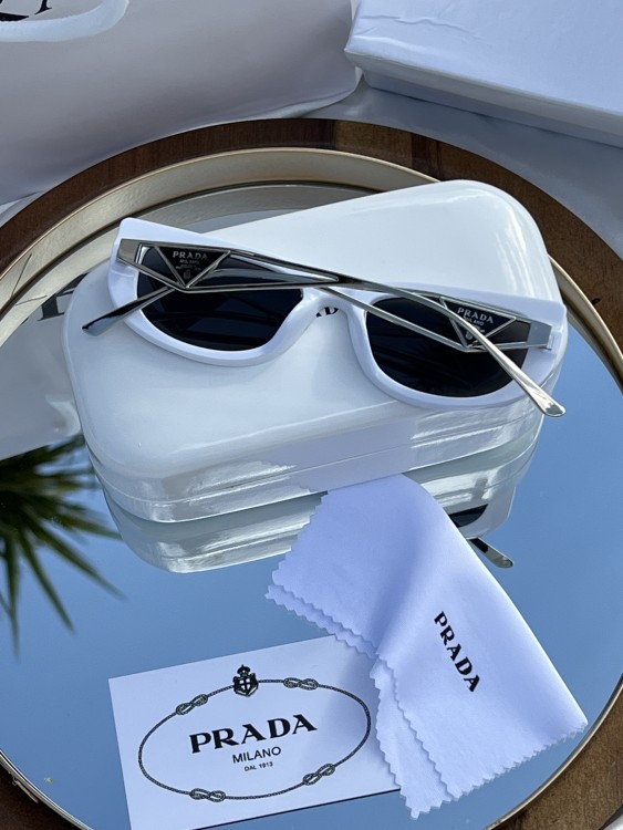 نظارة PRADA المشهورة