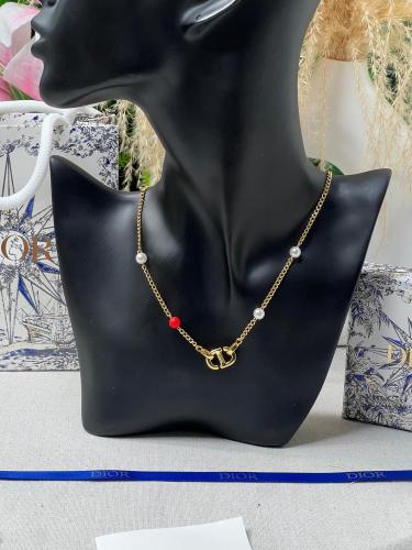سلسال Dior معدن ذهبي