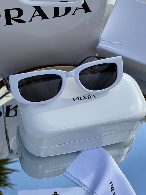 نظارة PRADA المشهورة