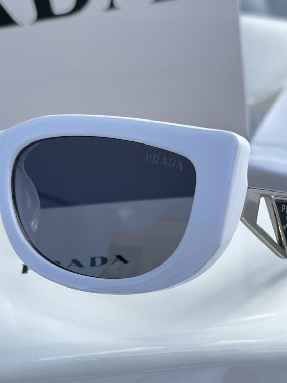 نظارة PRADA المشهورة