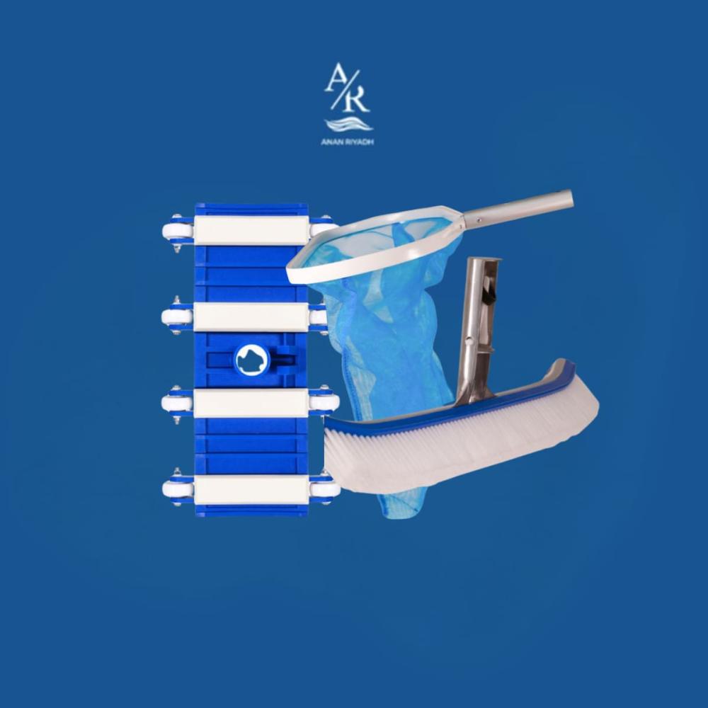 أفضل أجهزة تنظيف المسابح: مقارنة بين المكانس اليدوية والروبوتات الذكية