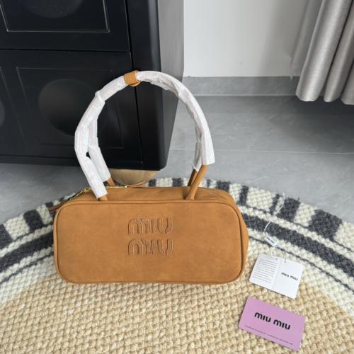 حقيبة بني miumiu
