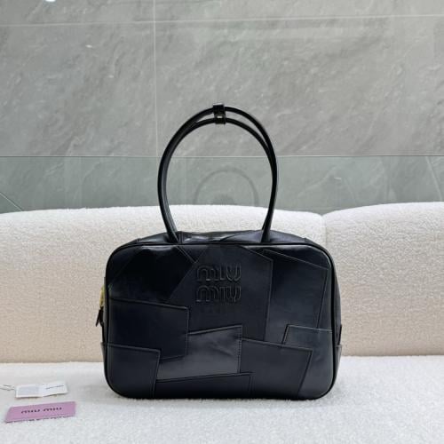 حقيبة اسود miumiu