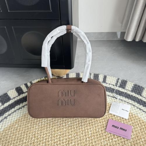 حقيبة بني miumiu