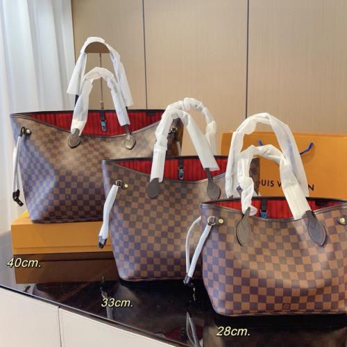 حقيبة بني LV
