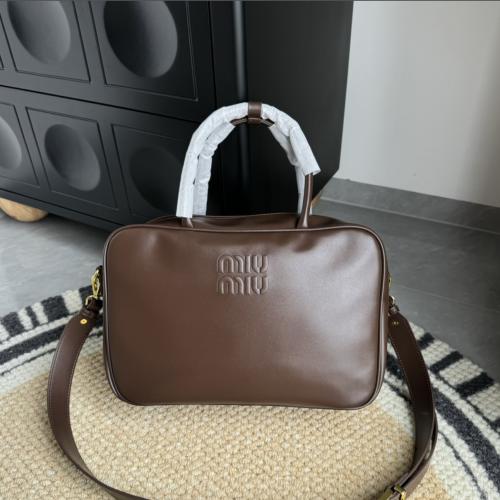 حقيبة بني غامق miumiu