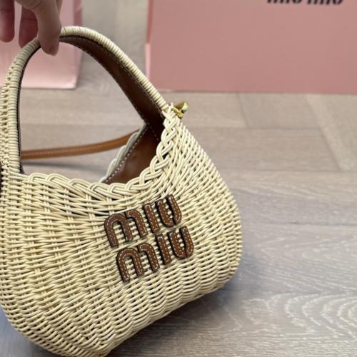 حقيبة بنيmiumiu