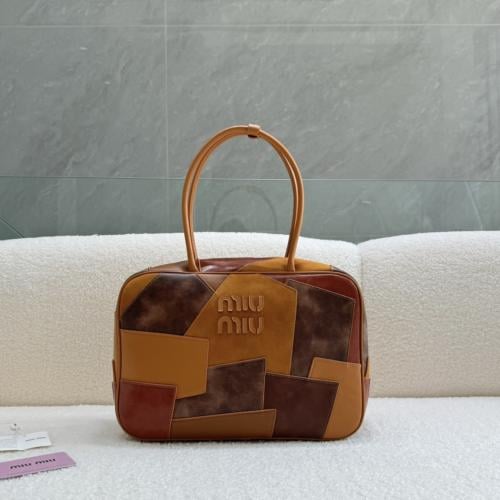 حقيبة بني miumiu
