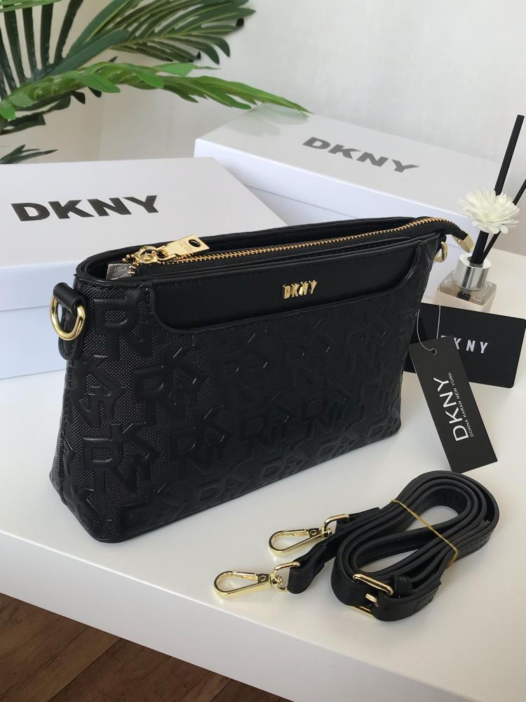 حقيبة DKNY السوداء المزخرفة: أناقة لامثيل لها