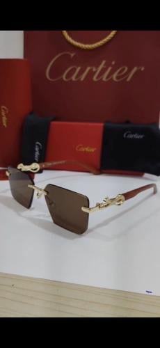 إطلالة أنيقة مع نظارة Cartier الشمسية