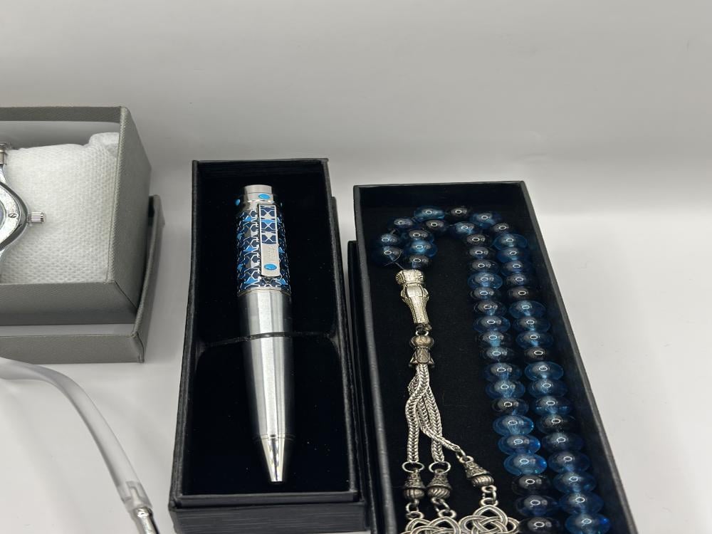 عرض اليوم الوطني (قلم+ساعة+سبحة+نظارة)