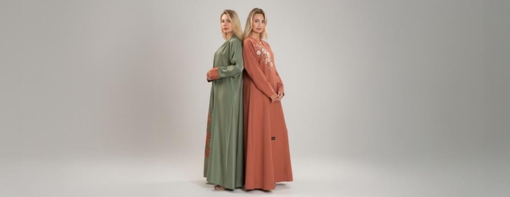 عبايات خليجية ملونة