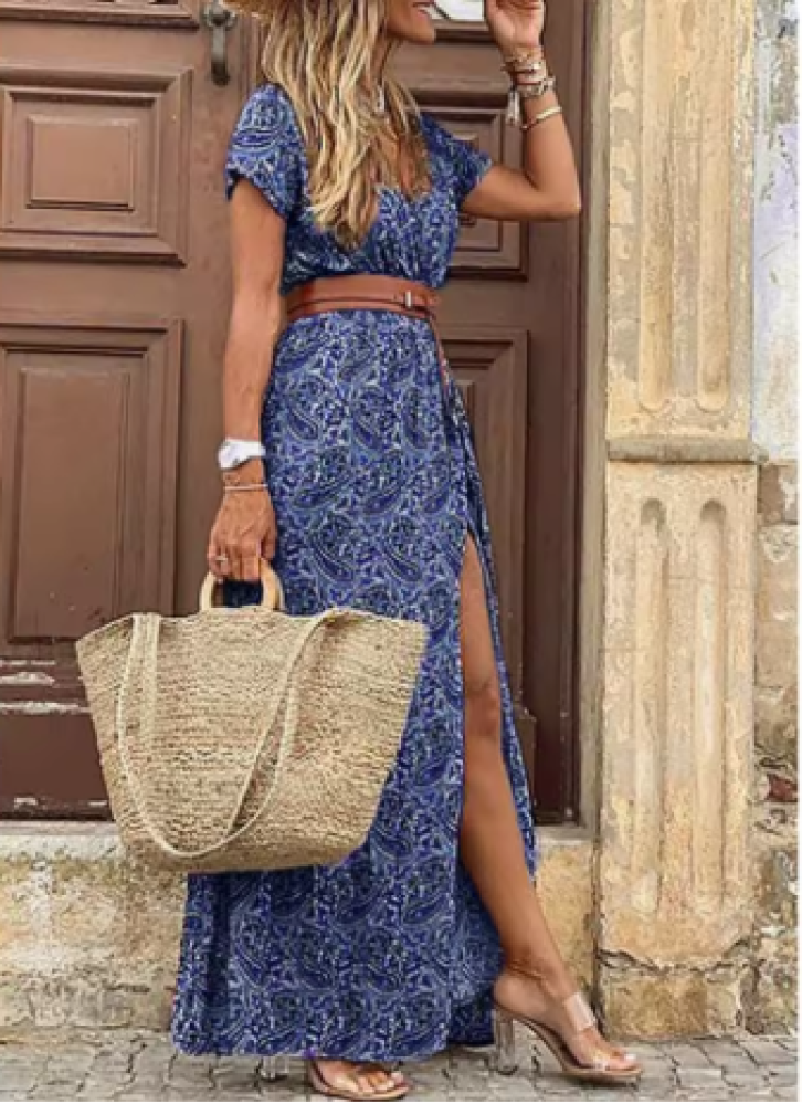 فستان طويل مزين ب زهور