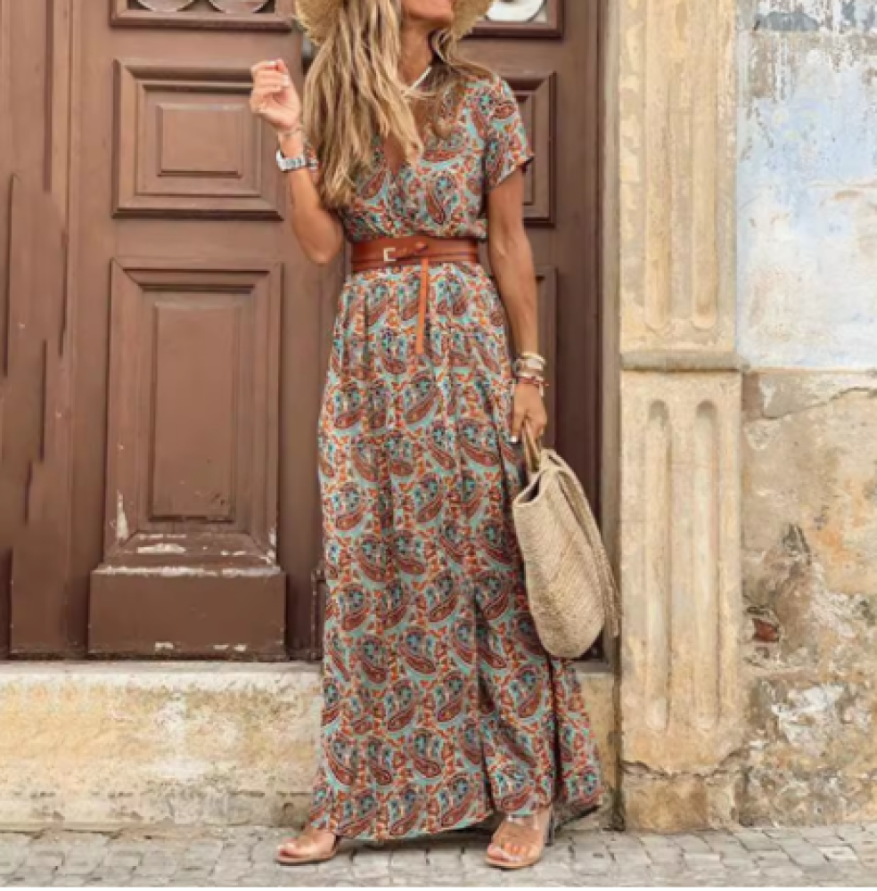 فستان طويل مزين ب زهور