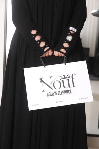 عبايه دبل كلوش قماش ملكي موديل بالاكمام