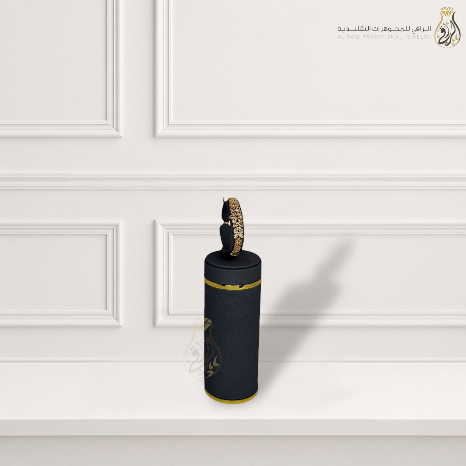 طقم بتصميم أوراق متدلية