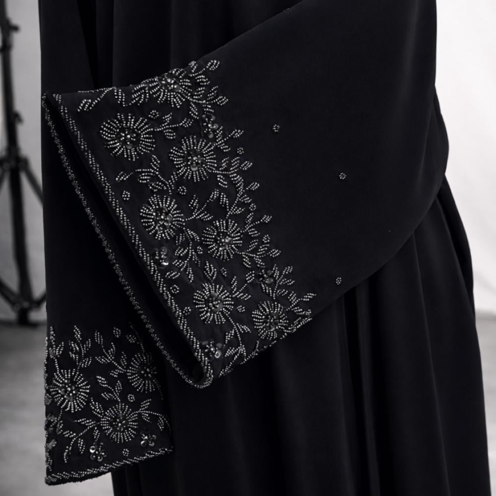 كيف تعطيك العباية حضور أقوى في المناسبات