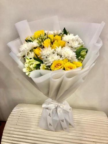 Sunshine Elegance Bouquet باقة أناقة الشمس