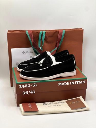 Lora piana black white
