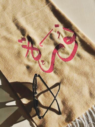 شال نسائي بتطريز فاخر – لمسة أناقة تكمّل إطلالتك