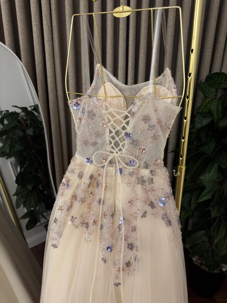 فستان تل وكلفة خرز