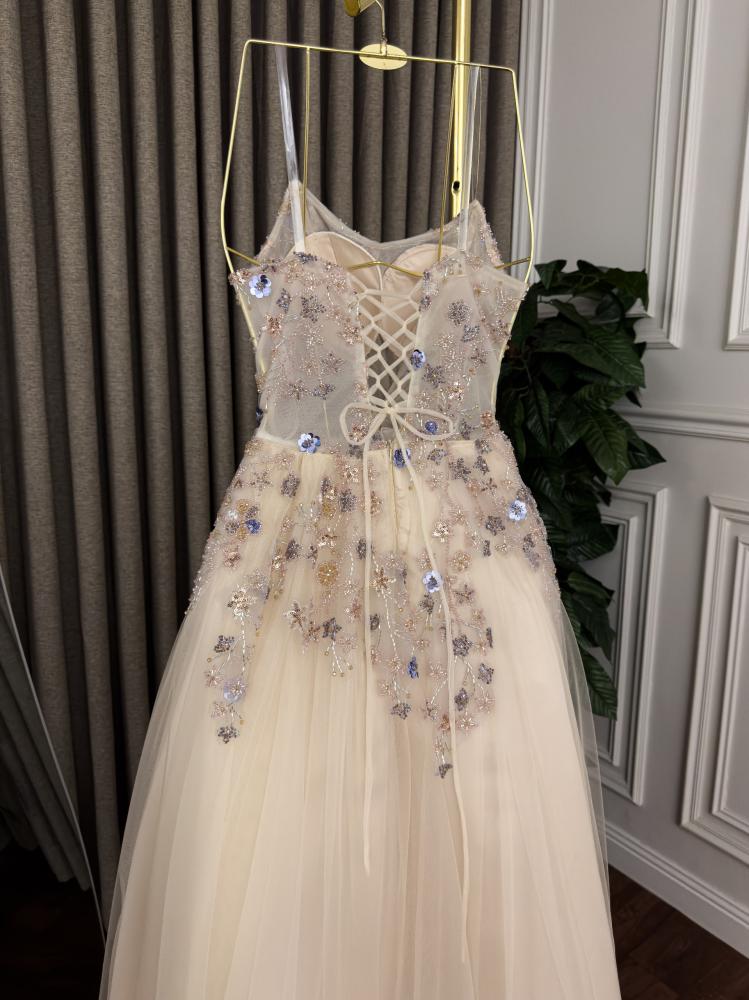 فستان تل وكلفة خرز