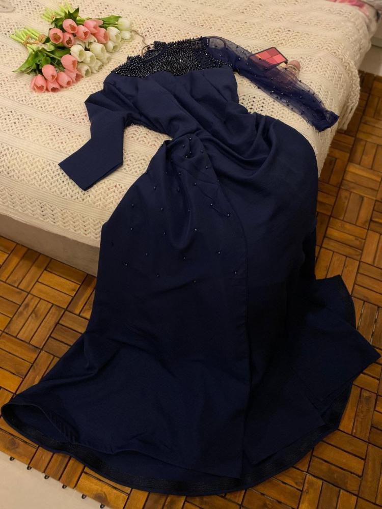 فستان لون كحلي طويل