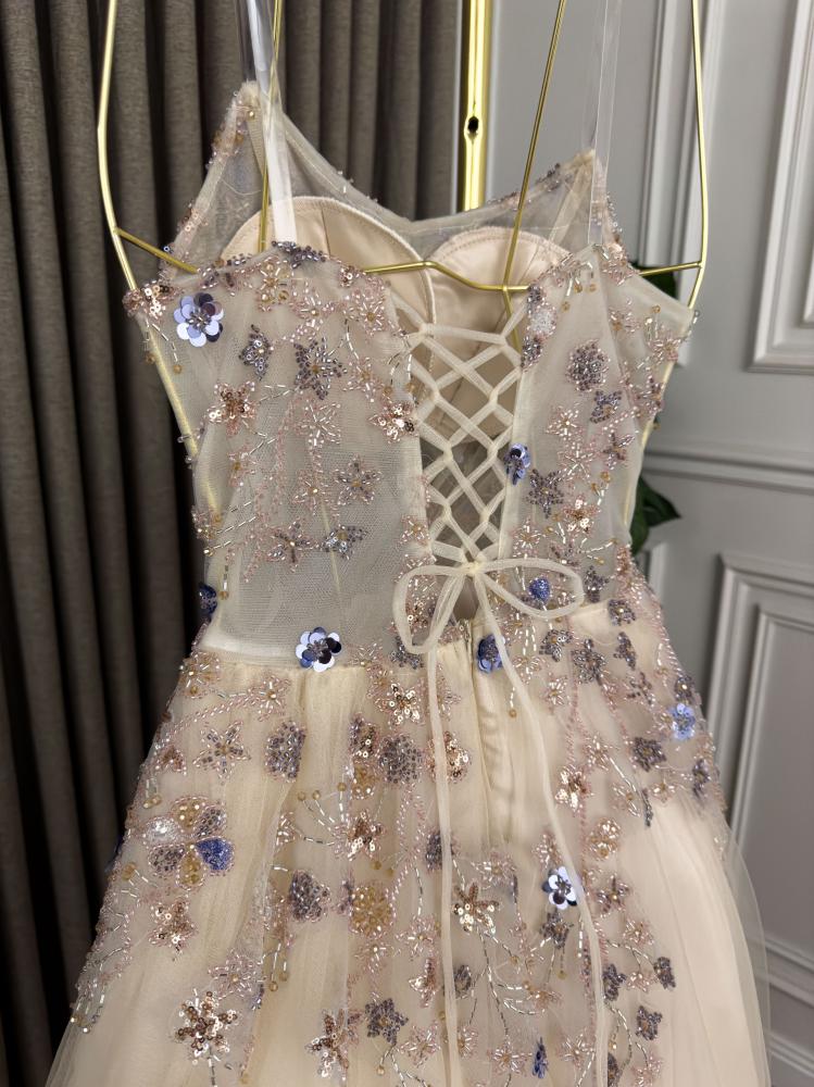 فستان تل وكلفة خرز