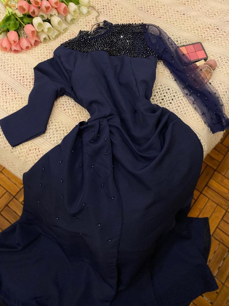 فستان لون كحلي طويل