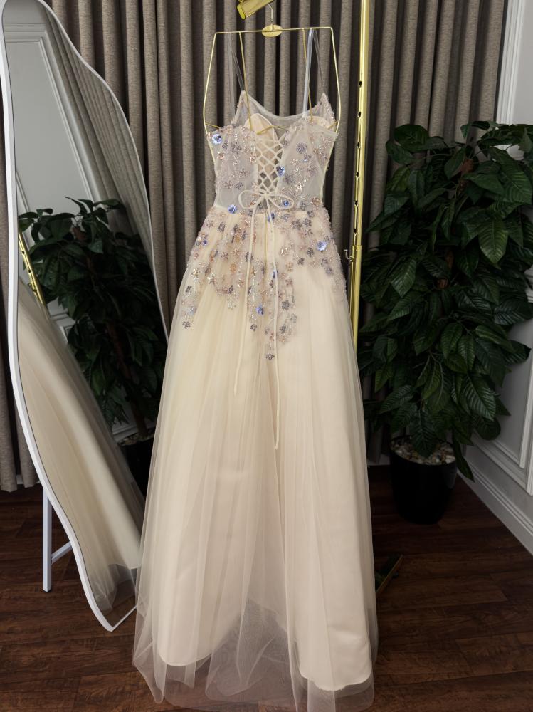 فستان تل وكلفة خرز