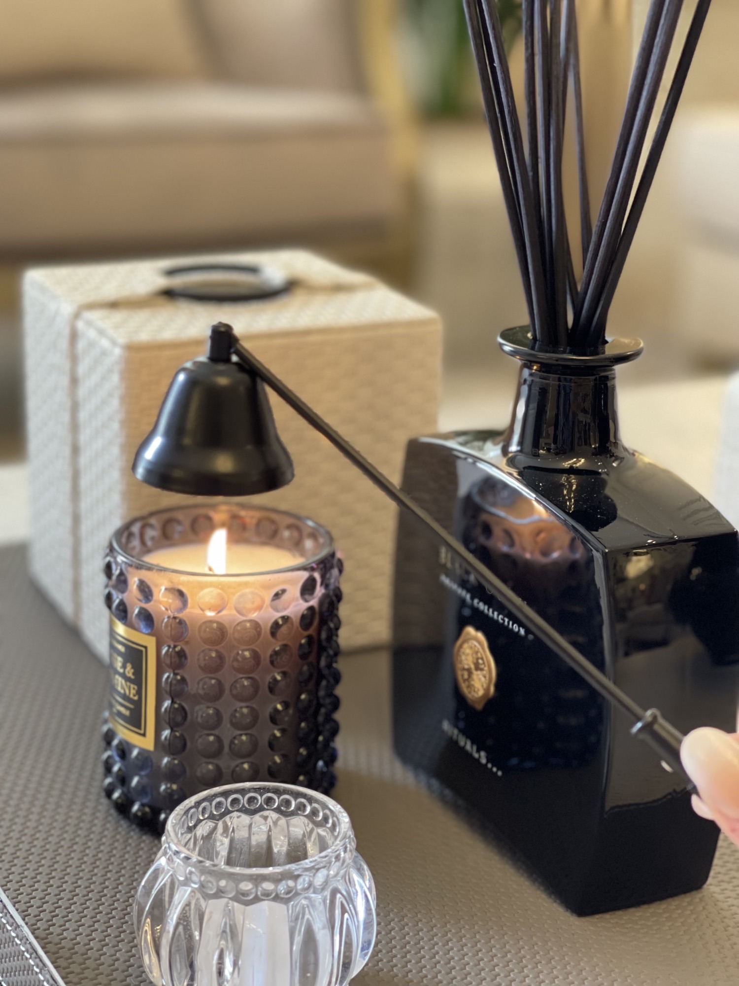 أداة اطفاء الشموع