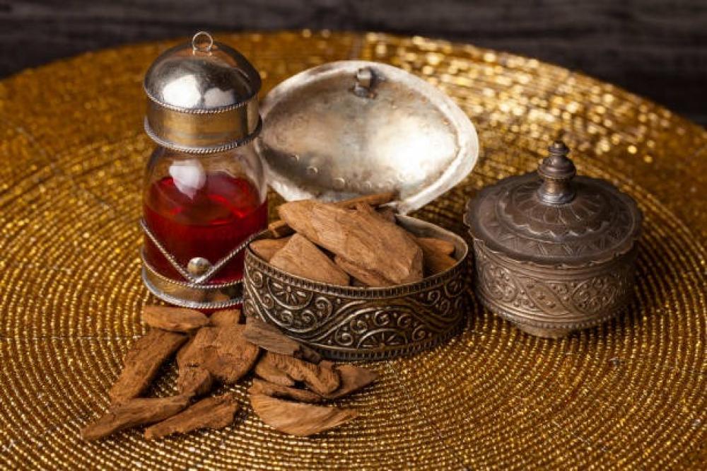 لماذا العود يعتبر من أفخم العطور في الخليج؟ | تجربة فخامة متكاملة مع rethal