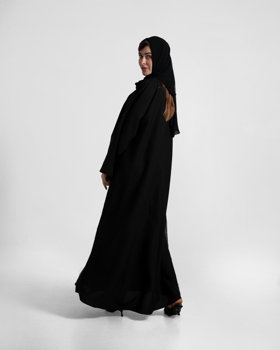 عباية سترايت كريب سوداء RH44