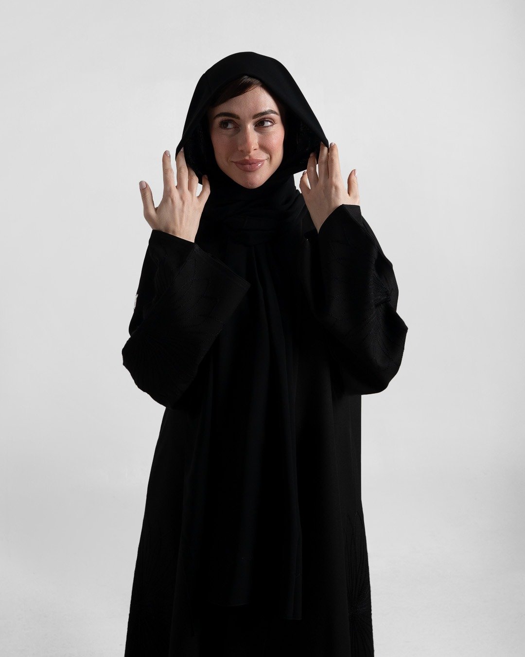 عباية سترايت كريب سوداء RH44