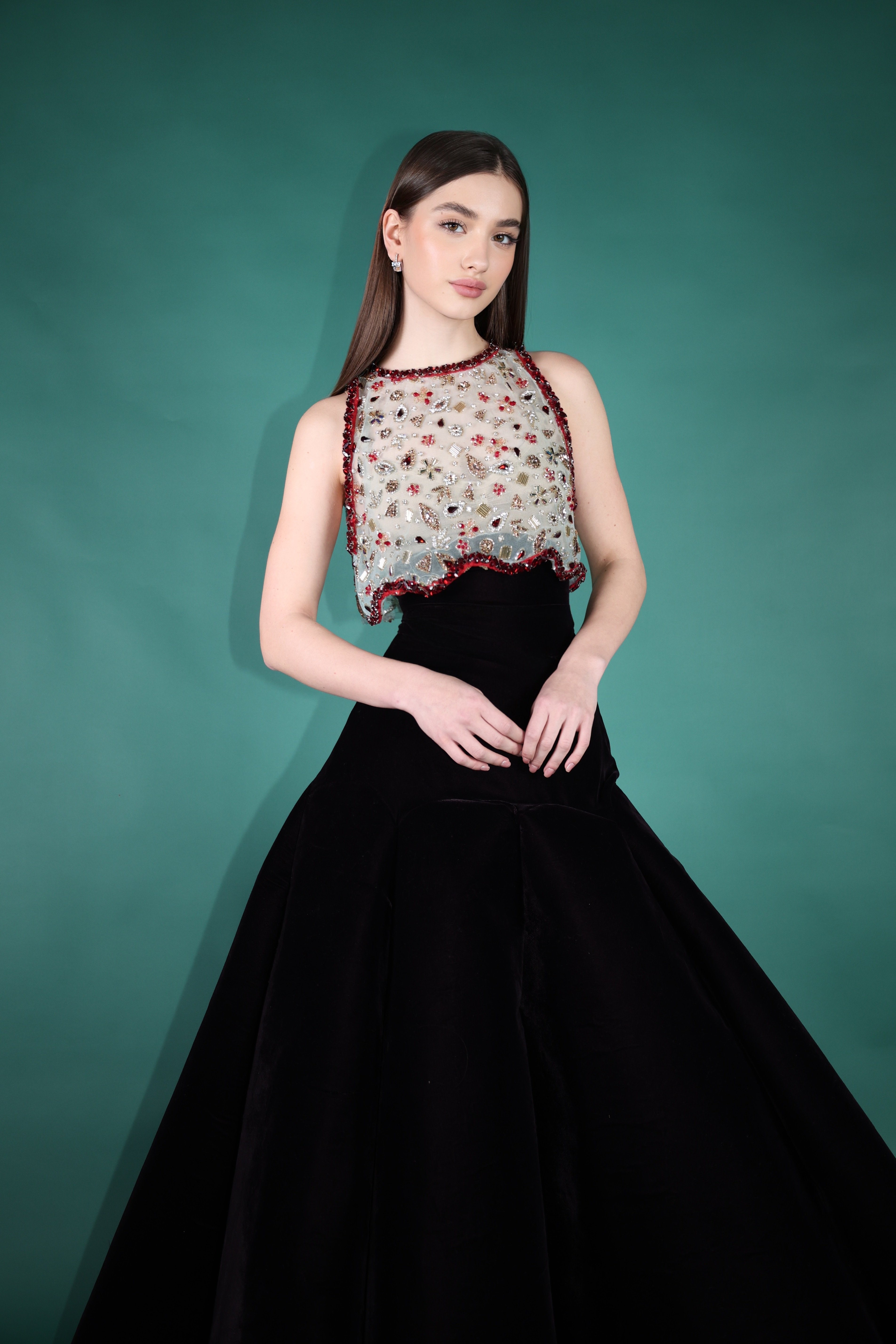 Luxury limited edition dress with a Design combining a royal-style skirt made of eggplant-colored velvet and a distinctive top with elegant and unique