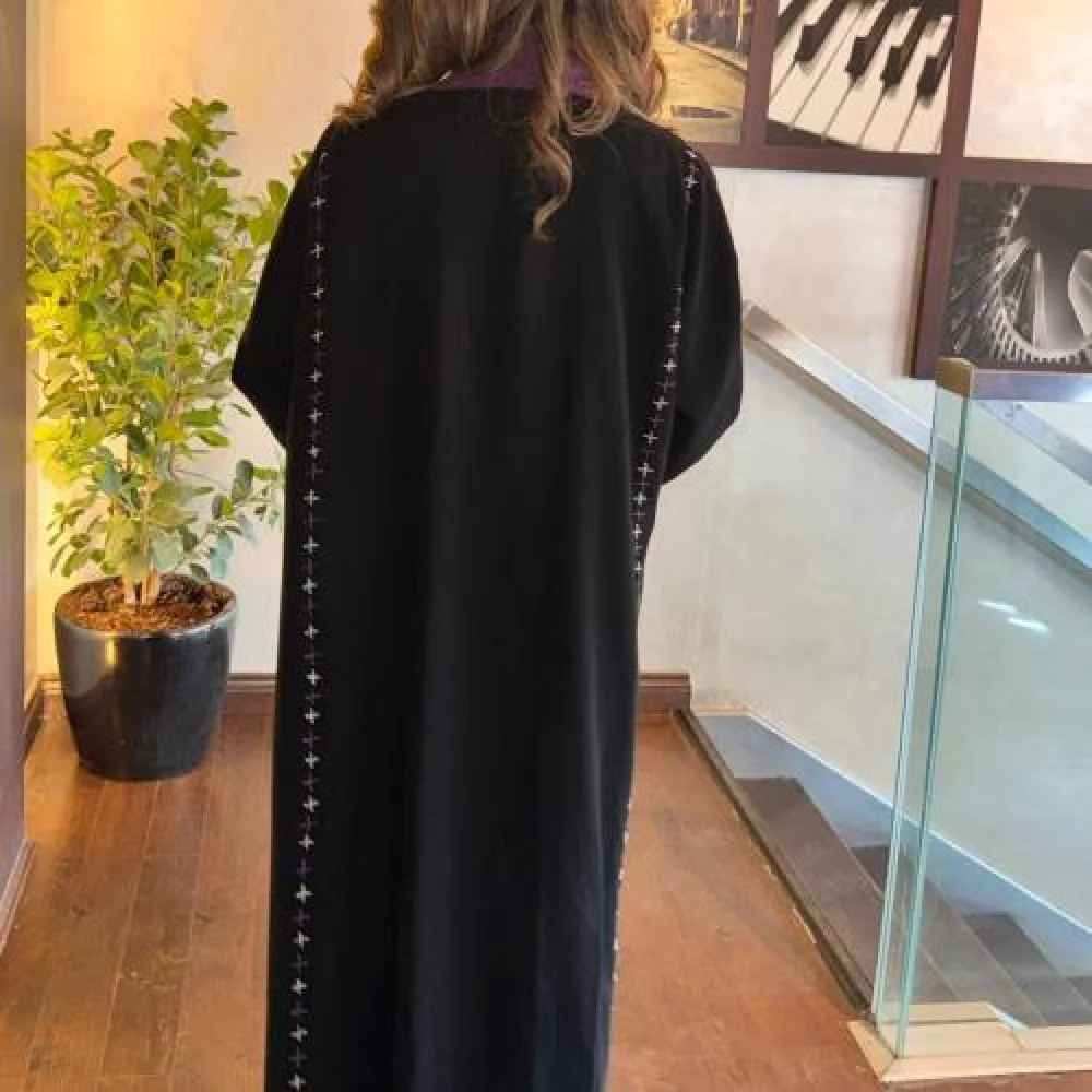 عبايات مطرزة