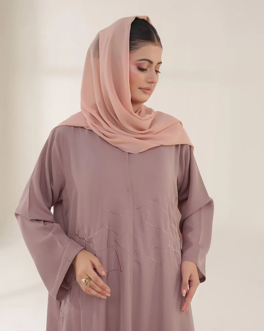 عبايات ملونه