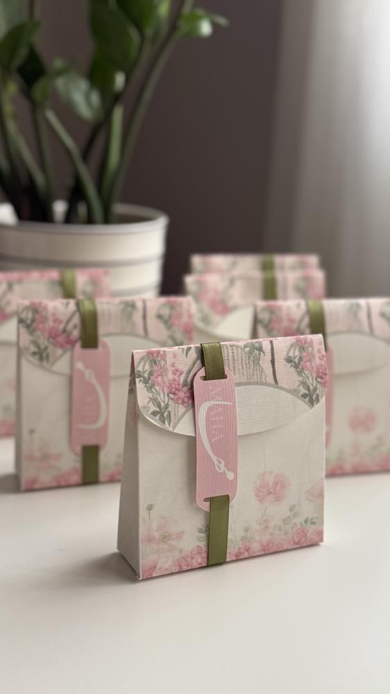 ١٢ بوكس كريم يد مرطب