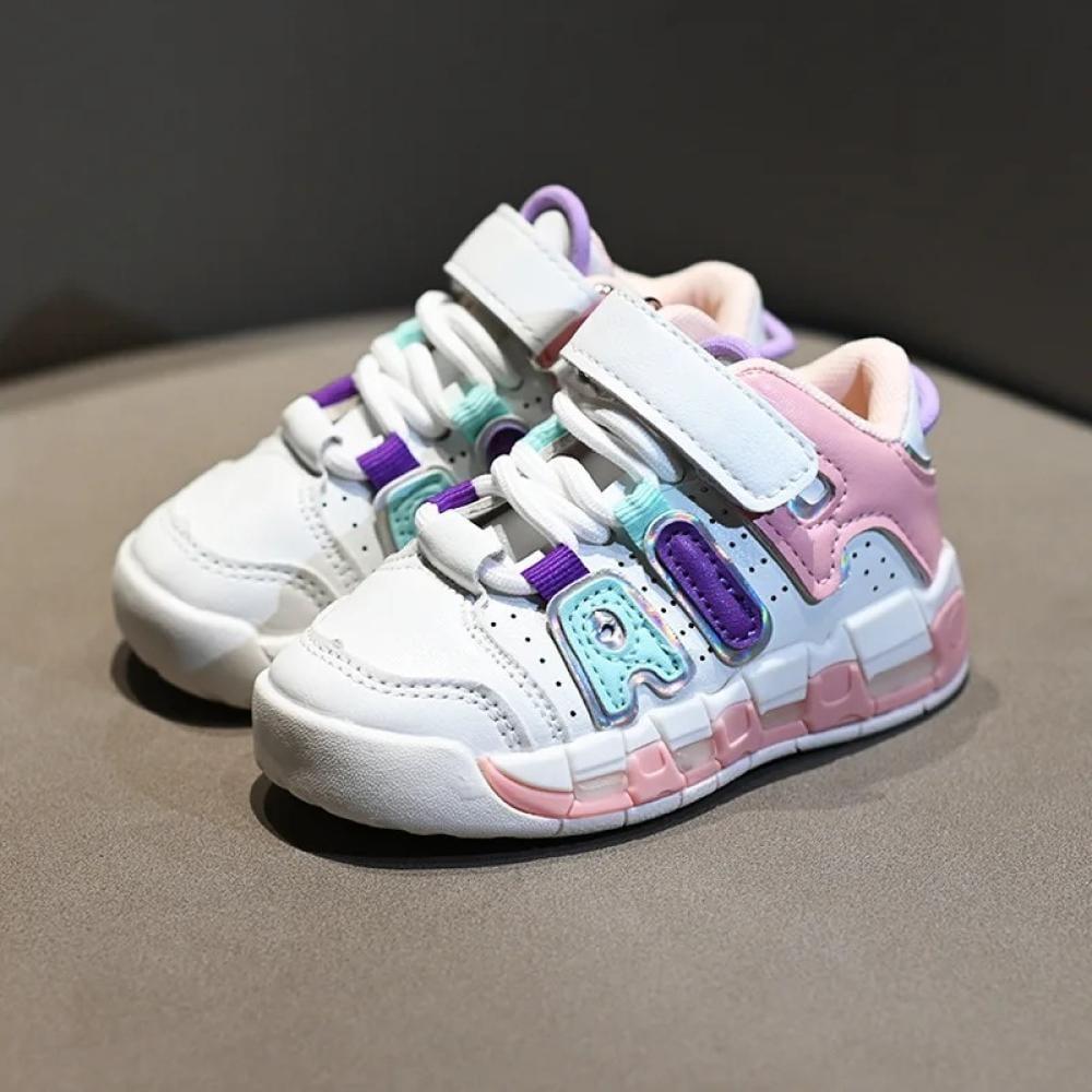 أحذية رياضية مضيئة