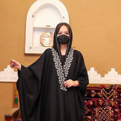 عبايه بشت مع تطريز نجدي