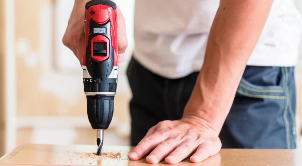 الفرق بين الدريل والشنيور