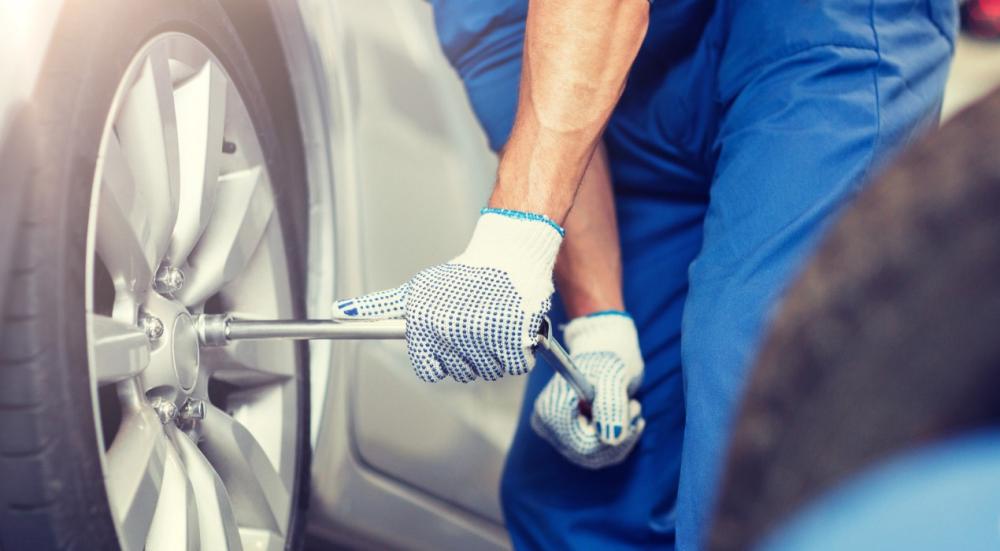 مفك عجلات السيارة