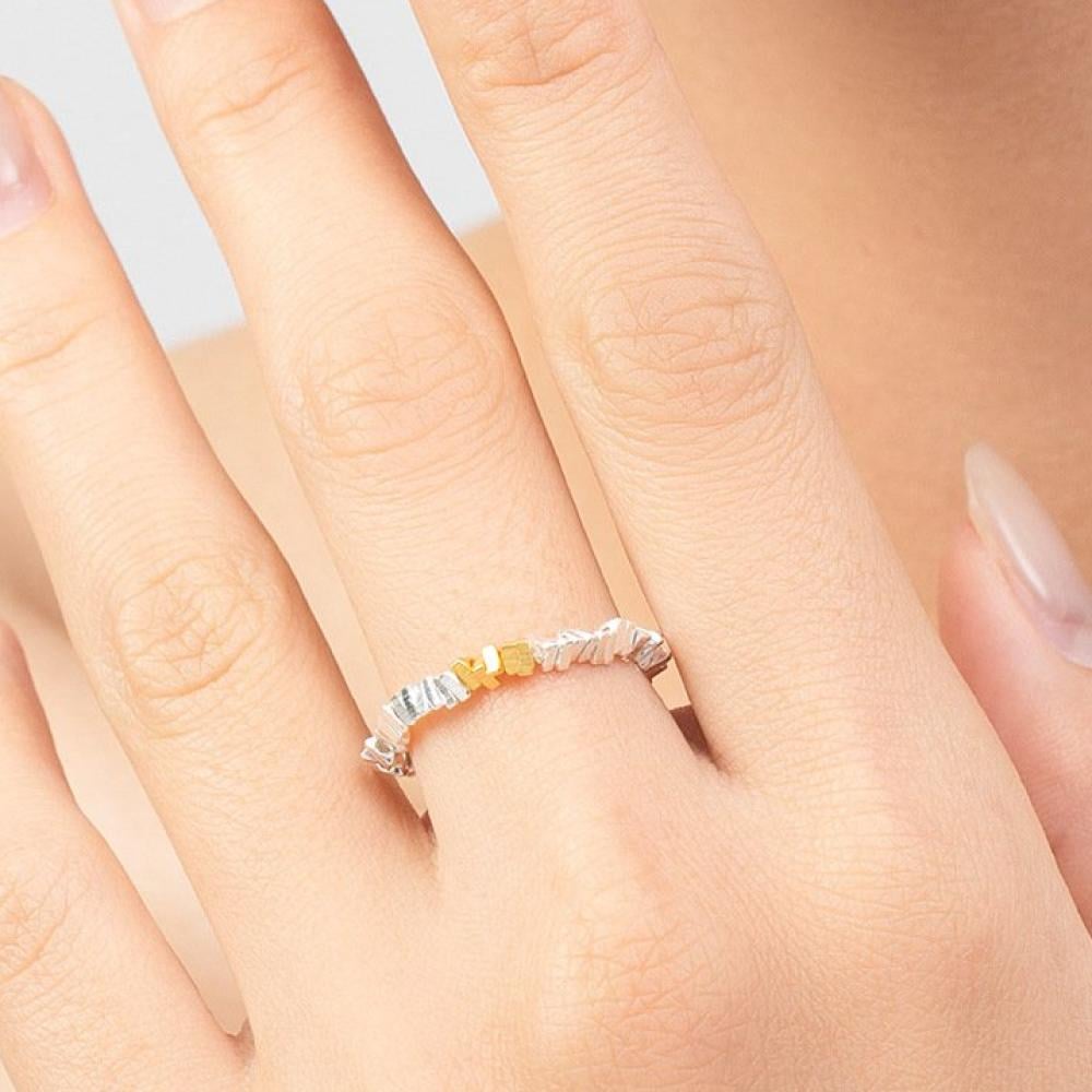 خاتم من الفضة الإسترلينية – تصميم بلونين ولمسات ذهبية (فضة استرليني 925)