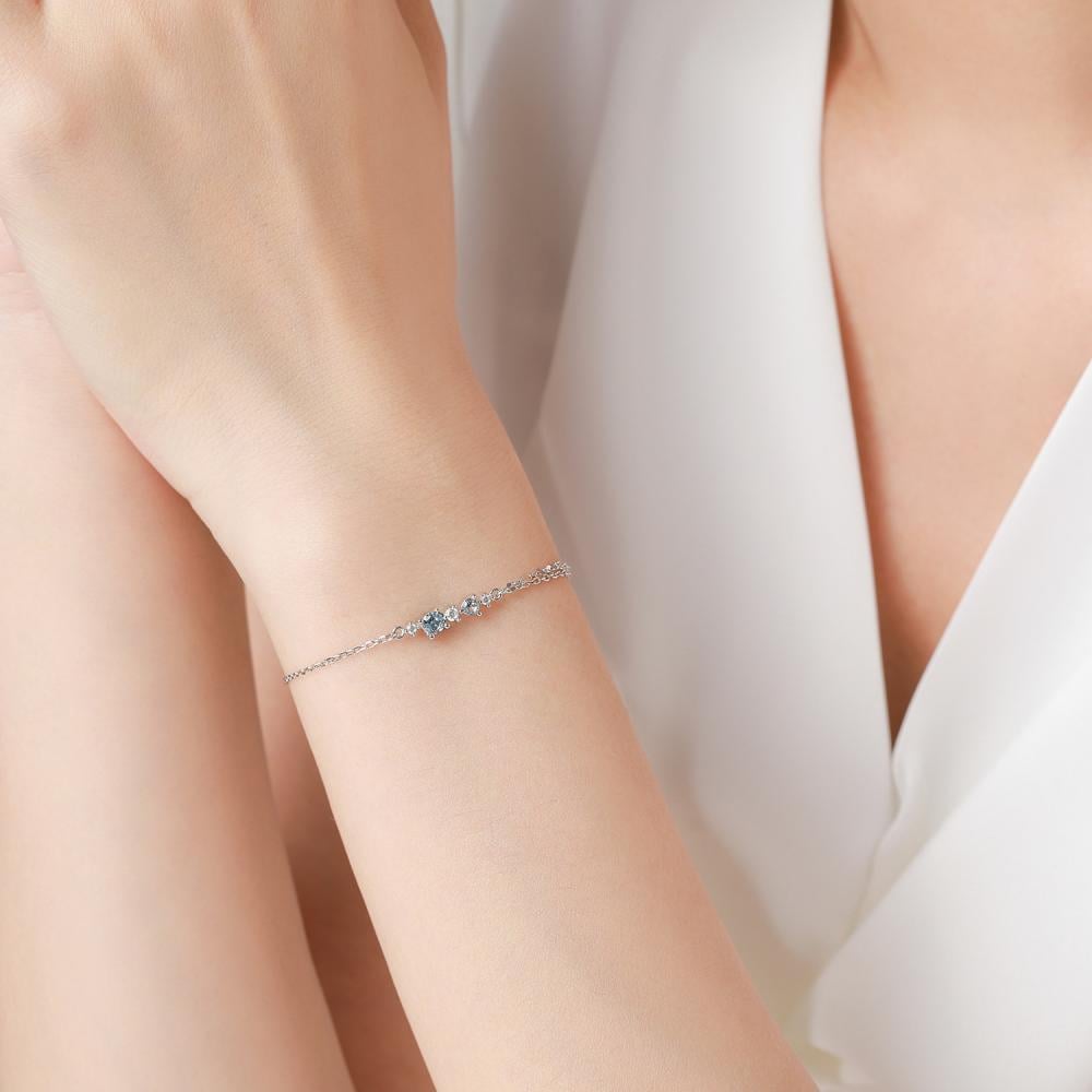 سوار فضة استرلينية بحجارة زرقاء وبيضاء