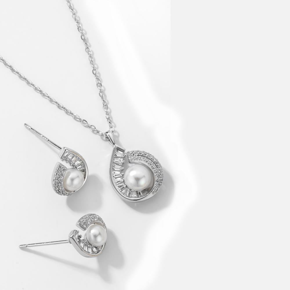 طقم فضي ناعم