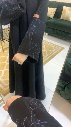 202 عباية انيقه بتدخيلة تل من الكم بالوان متعدده